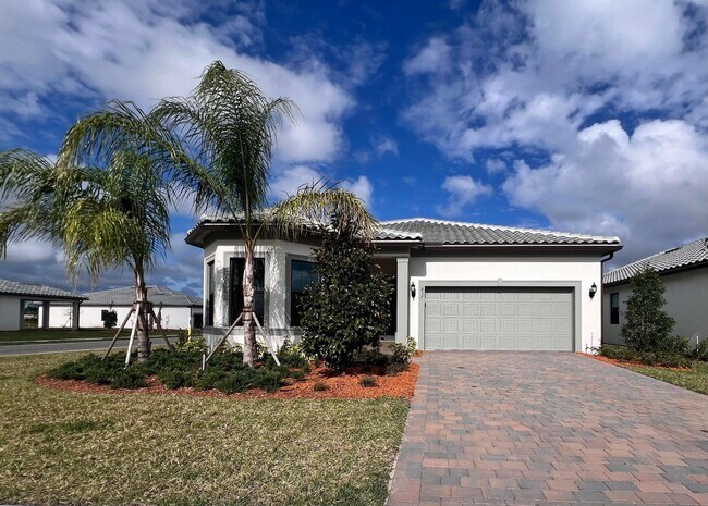 Building Photo - 837 SE Courances Dr