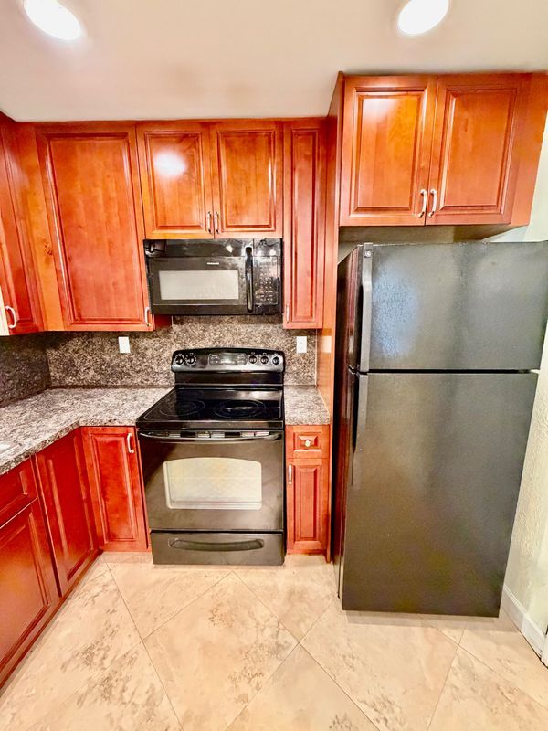 Building Photo - 1125 SE 6th Terrace