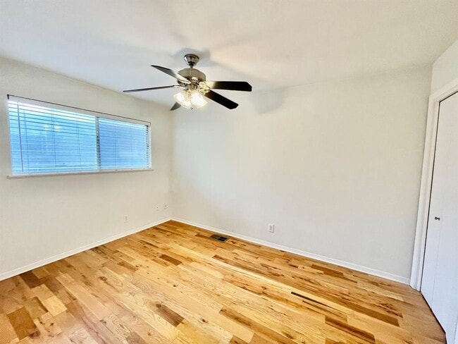 Building Photo - 608 Franklin Blvd