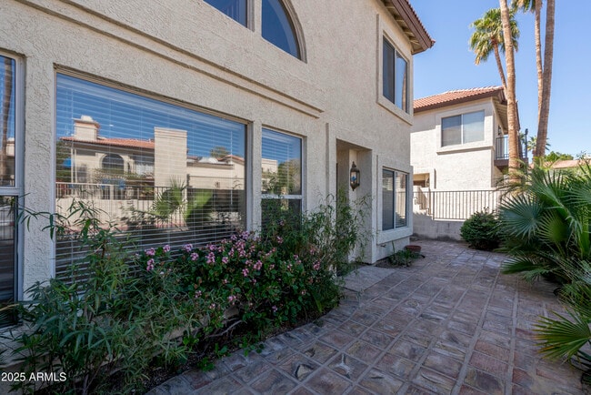 Building Photo - 4927 E Hazel Dr