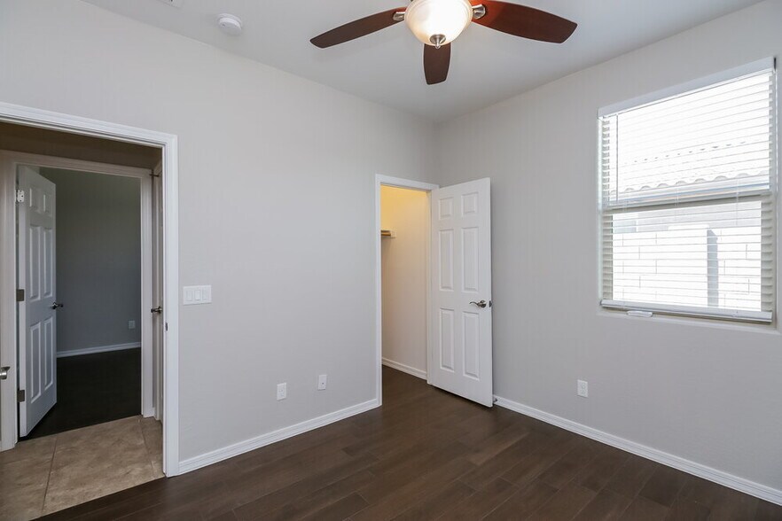 Building Photo - 1642 W Desert Spring Way