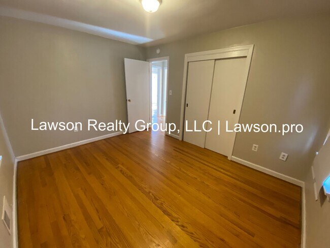 Building Photo - Raleigh Court -Three Bedroom Ranch with Basement