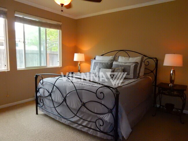 Building Photo - 550 Davenport Way