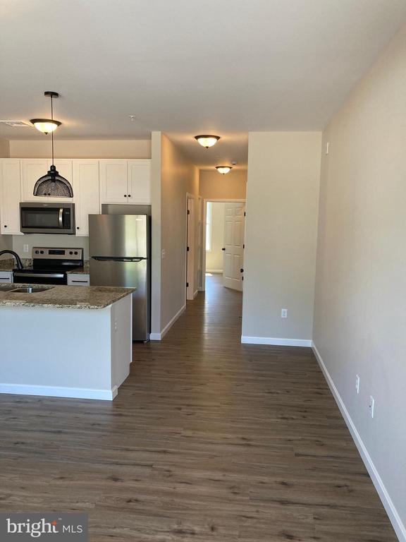 Building Photo - 376 E Main St