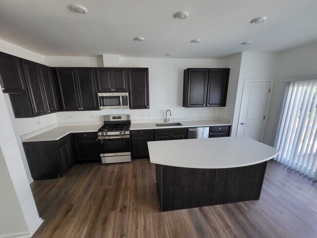Building Photo - 588 Wolverine Dr