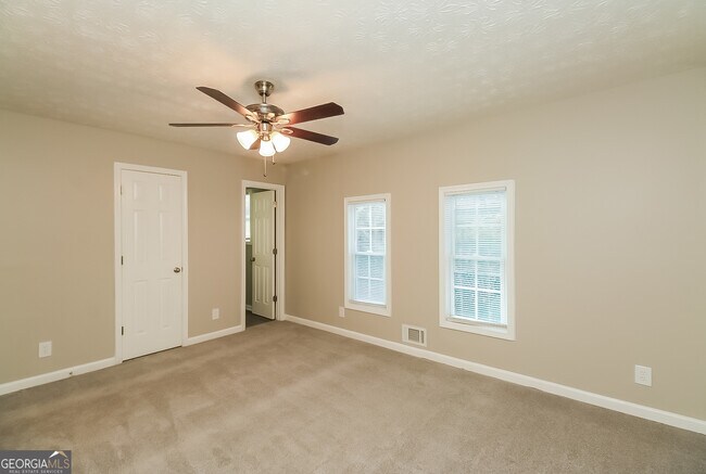 Building Photo - 2875 Kathryn Cir SW