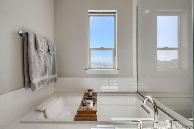 Building Photo - 5692 N Emporia St