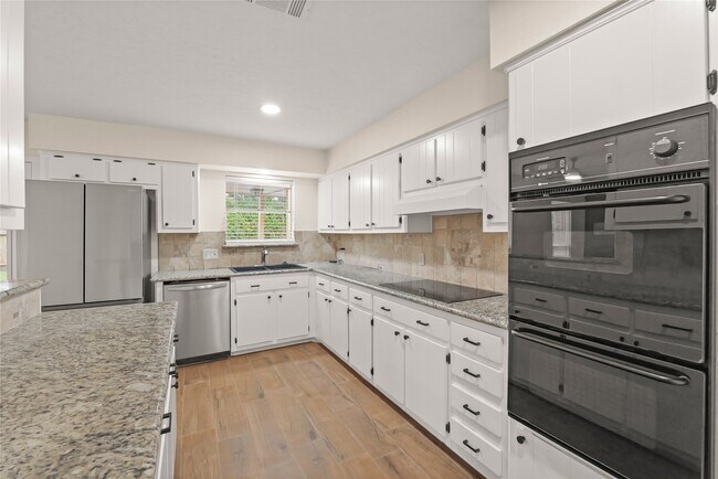 Building Photo - 3711 Fernview Dr