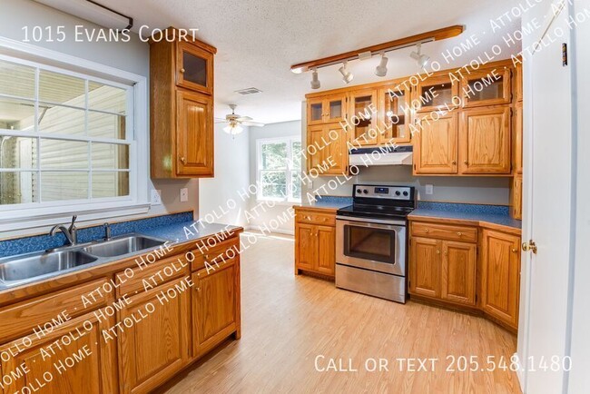 Building Photo - 1015 Evans Ct