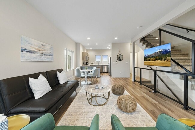 Building Photo - 910 21st St