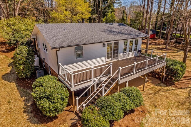 Building Photo - 118 Revere Dr