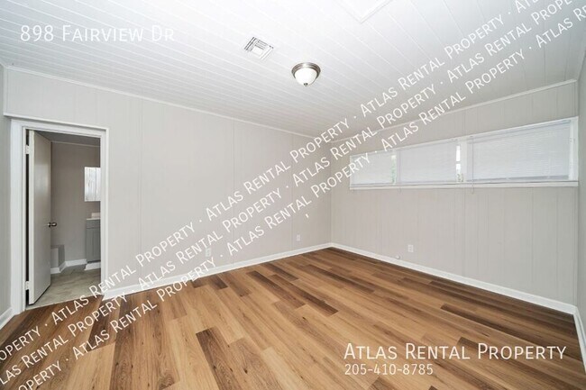 Building Photo - 898 Fairview Dr NE