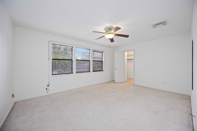 Building Photo - 1711 Woodland Springs St