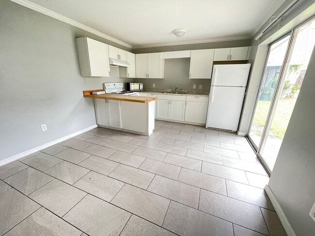 Building Photo - 1193 CR 463