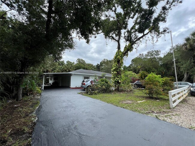 Building Photo - 1751 SW 30th Pl