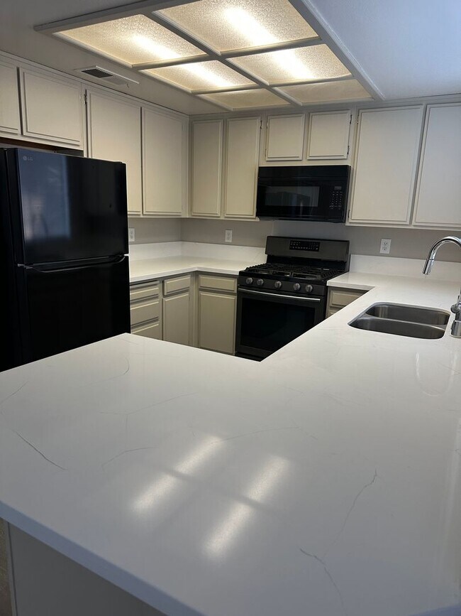 Building Photo - 126 Elegante Way