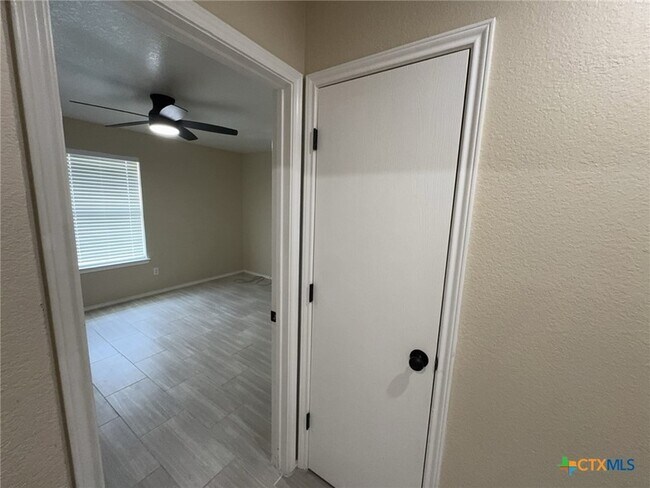 Building Photo - 2611 Littlewood Dr
