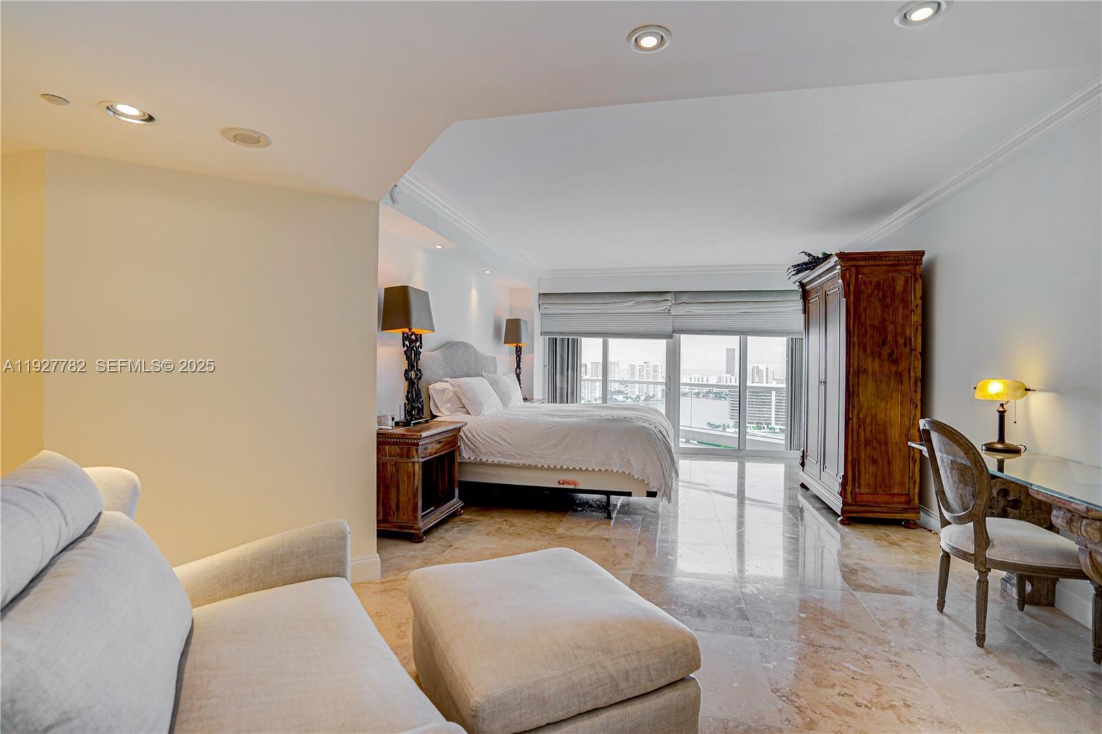 Building Photo - 7000 Island Blvd