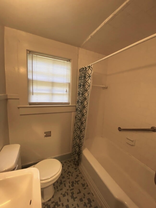 Building Photo - 545 E Park Ave