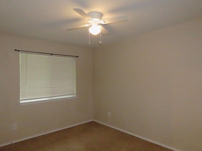 Building Photo - Charming 3 Bedroom, 2 Bath House in Flint-...