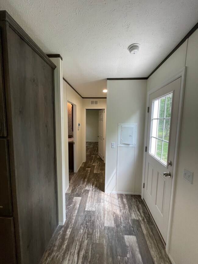 Building Photo - 113 Chalet Ln