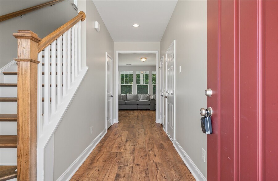 Building Photo - 127 Hawthorne Landing Dr