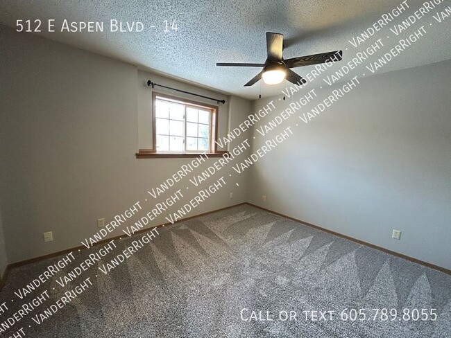 Building Photo - 512 E Aspen Blvd