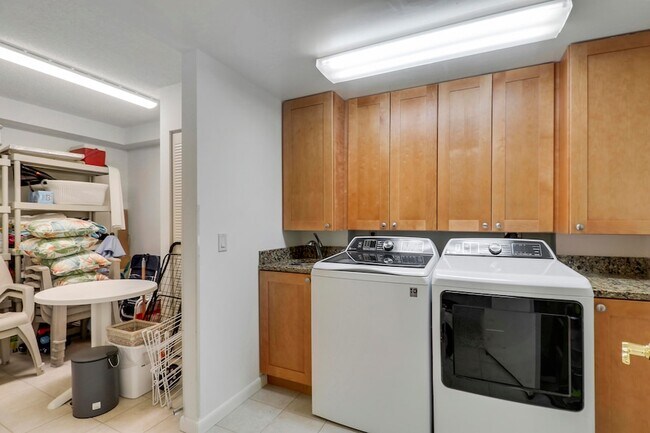 Building Photo - 401 S Seas Dr