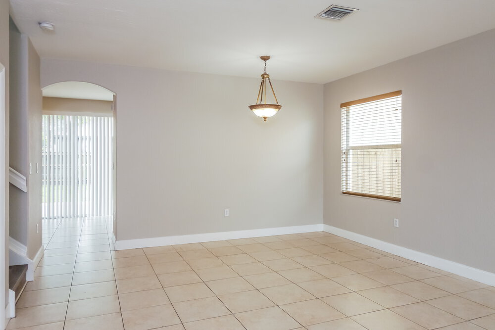 Building Photo - 2025 SE 14 St