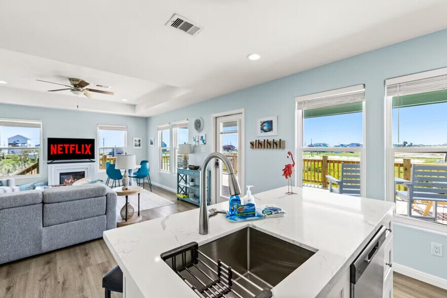 Building Photo - 1062 Cedar Ln