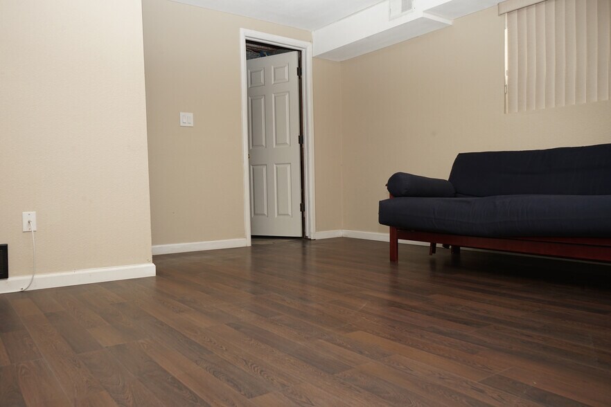 Building Photo - 996 S Zeno Way