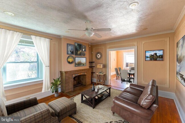 Building Photo - 2216 Georges Ln