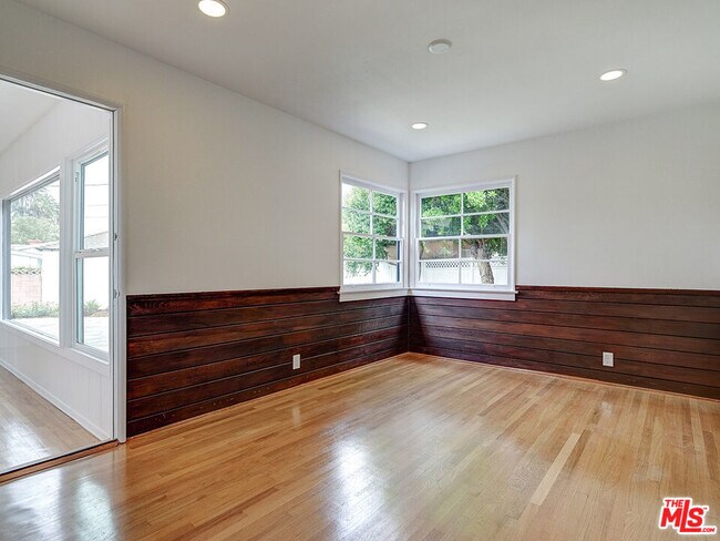 Building Photo - 7101 W 85th St