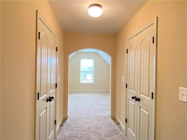 Building Photo - 522 Watercourse Way