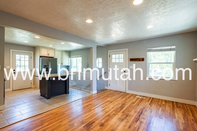 Building Photo - 653 N 1300 W