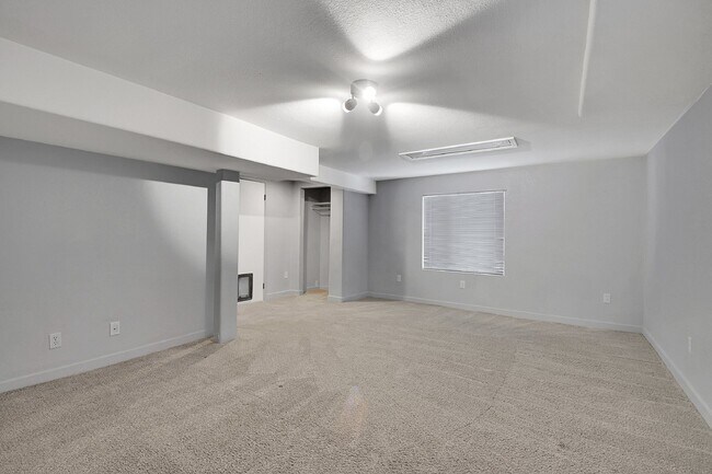 Building Photo - $3,040.95 - 3 Bed, 3-Bath Home in Aurora with In Unit Laundry and Central AC