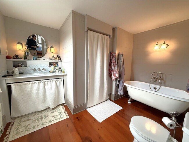 Building Photo - 2678 E Main Rd