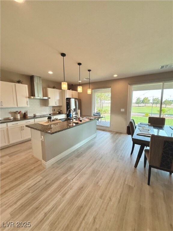 Building Photo - 4760 SE Clifftop Dr