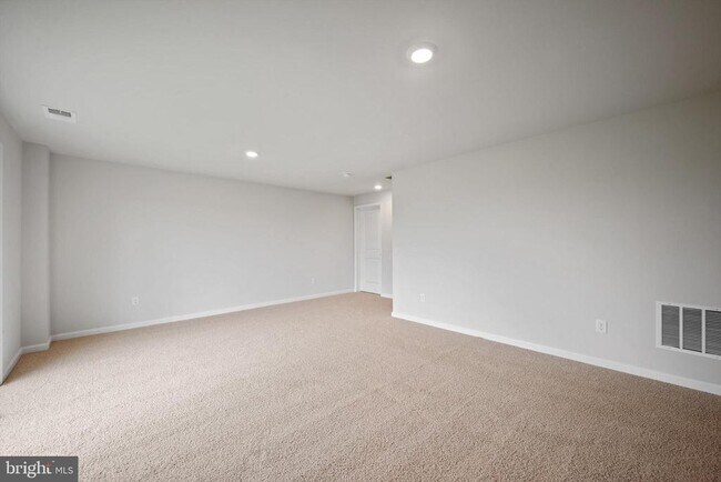 Building Photo - 116 Woodford Dr