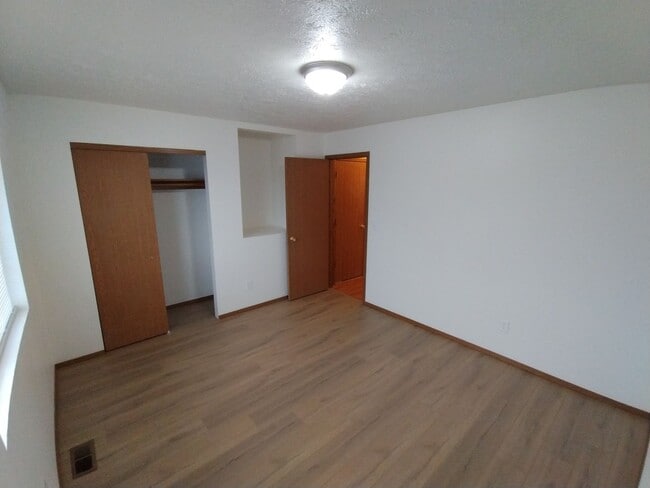 Building Photo - $2,100 / 4br - 1969ft2 - ?? Newman Lake 4B...