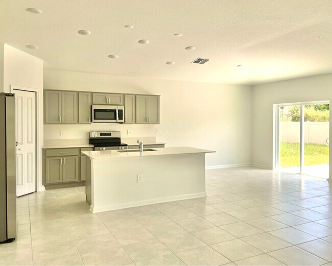 Building Photo - 1169 Deepwater Cir
