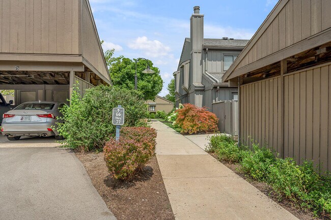 Building Photo - 500 Laketower Dr