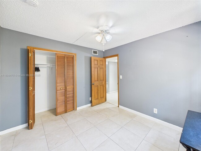 Building Photo - 4113 NW 88th Ave