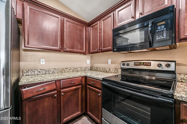 Building Photo - 41284 W Cahill Dr