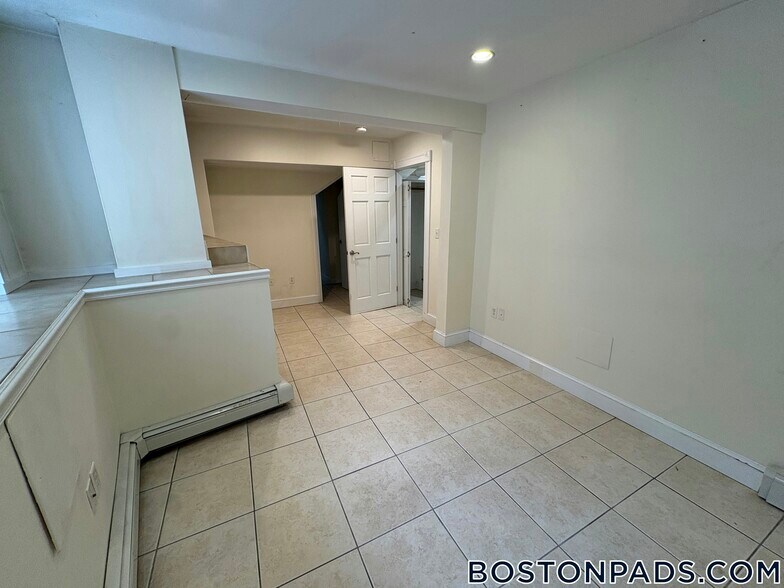 Building Photo - 33 Walbridge St