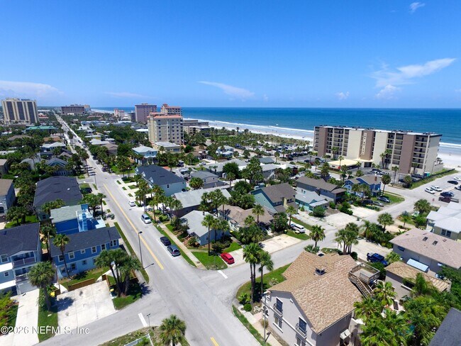 Building Photo - 630 2nd St S