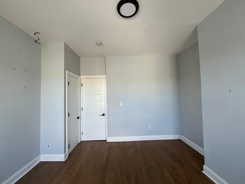 Building Photo - 485 Mercer St