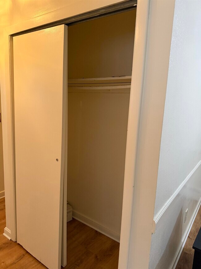 Building Photo - 4 Brook Rd