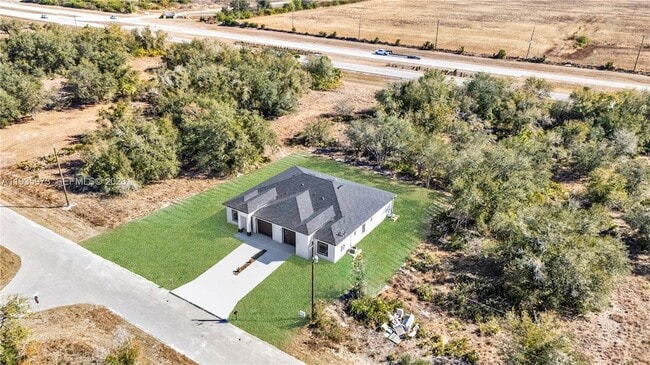 Building Photo - 68 Organ St