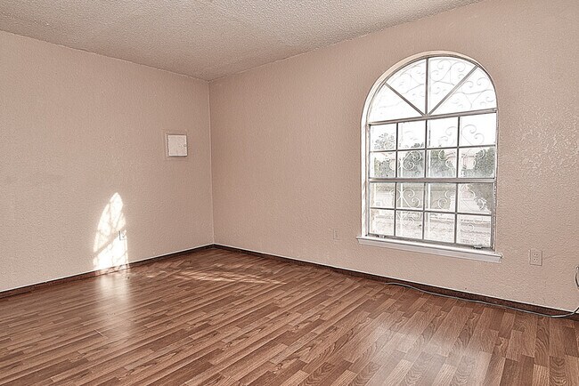 Building Photo - 11473 Jim Ferriell Dr